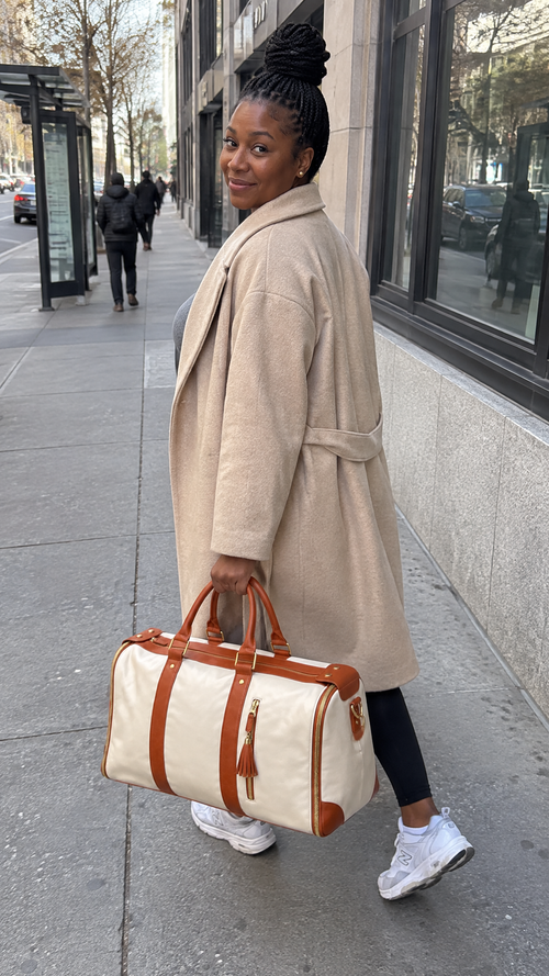 Photo d'une cliente avec son sac Nomadia